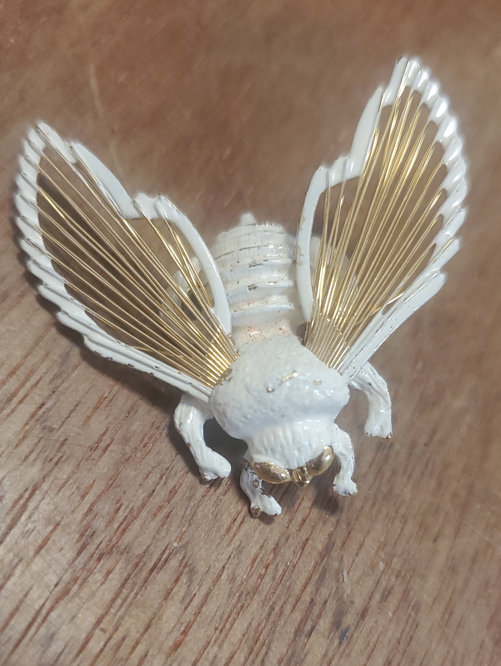 Decorative White and Gold Monet Bee Pin SK
